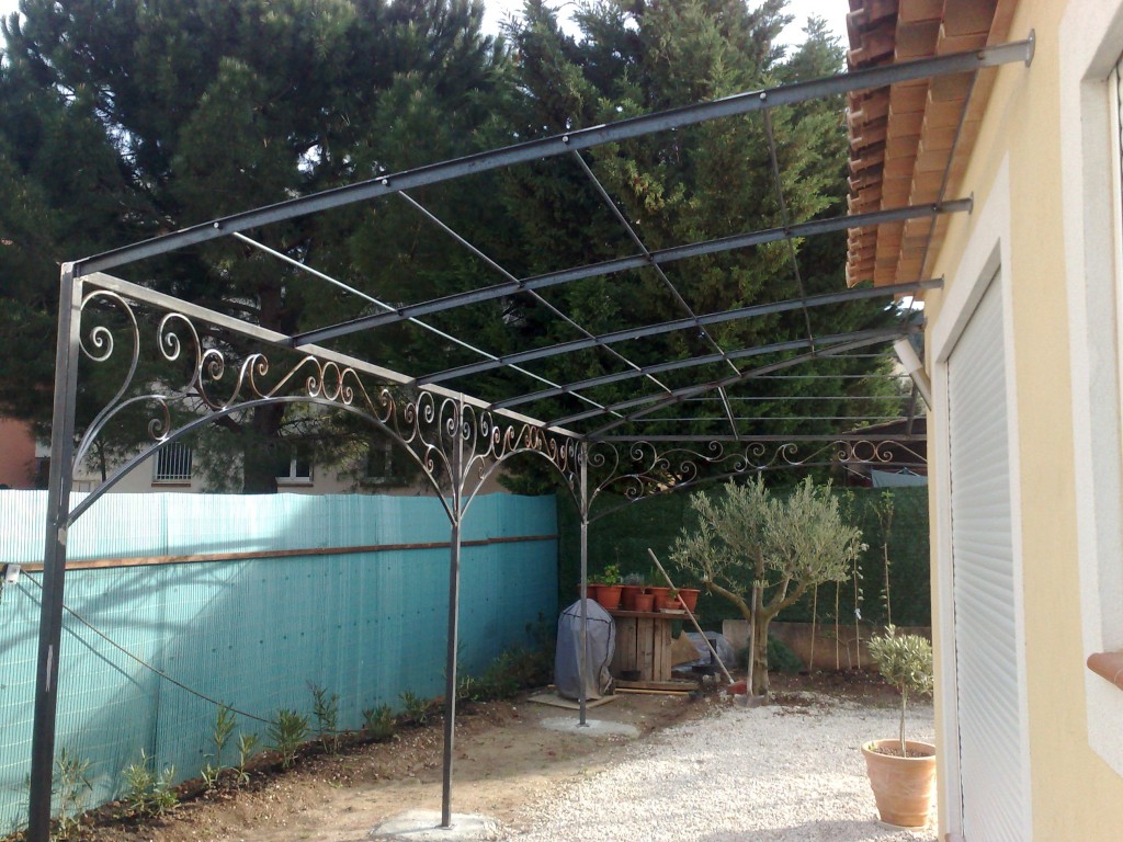 Pergola artisanale en fer forgé | Faufer